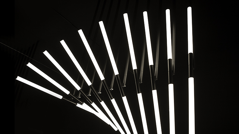 Röhren-Elemente der Design-LED-Pendelleuchte Delta Light XY180. Design: OMA.