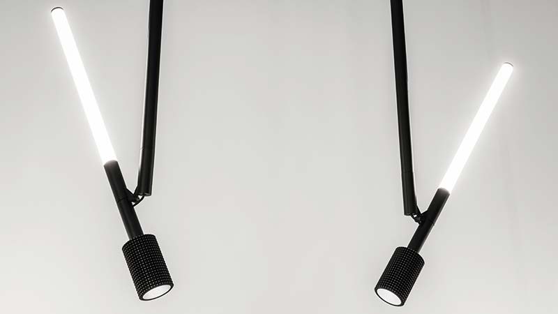Design-LED-Pendelleuchte Delta Light XY180 mit Spot Punk. Design: OMA.